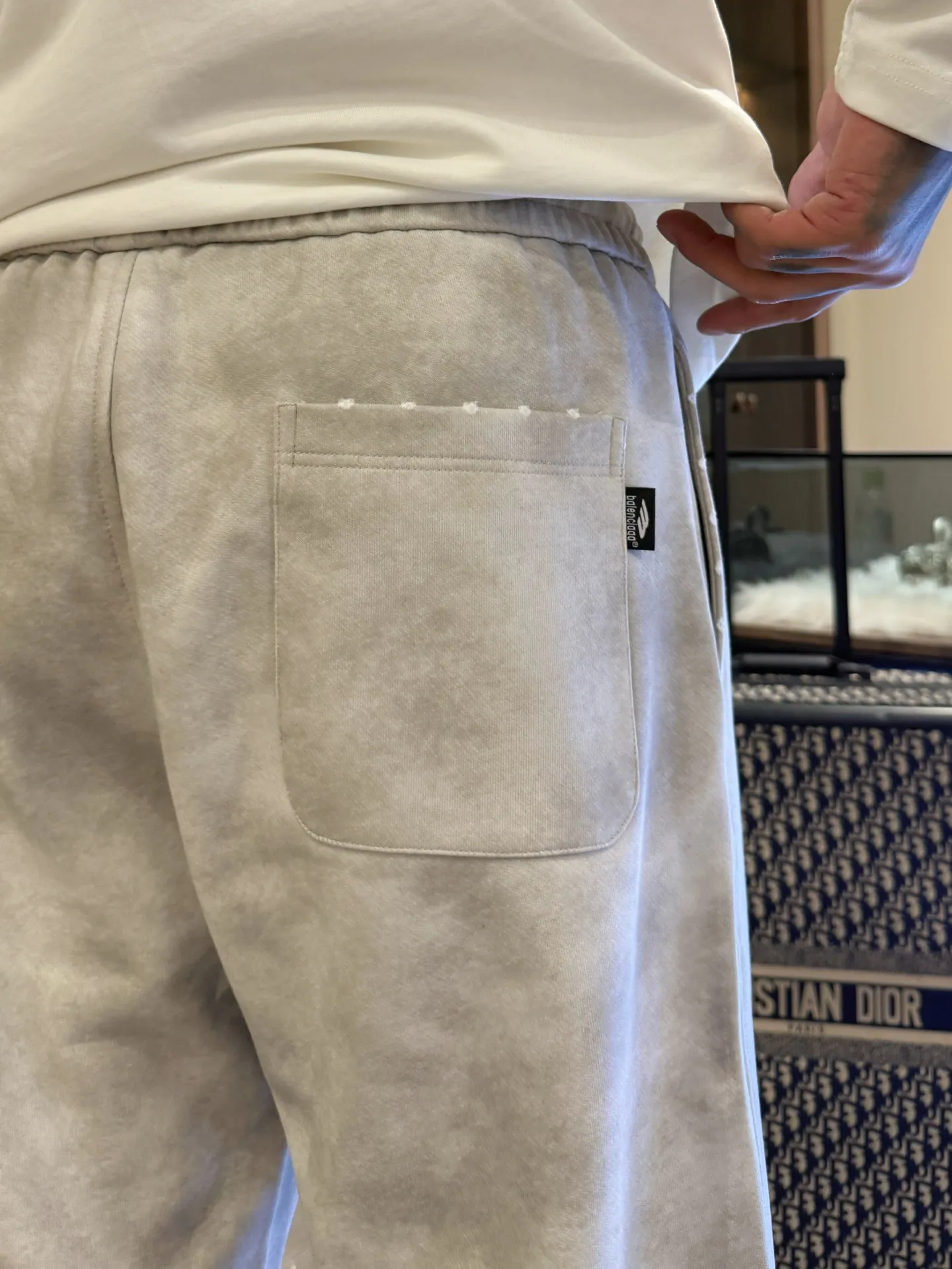 Balenciaga 🆕2026 Autumn and Winter New Arrival Casual Pants! The official website will be released simultaneously. Brand Classic LOGO casual pants, customized fabrics, excellent comfort and strong touch. Highly recognisable, perfect appearance and craftsmanship. Size:M-3XL